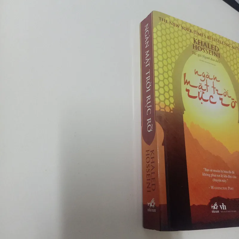 Ngàn mặt trời rực rỡ 706665