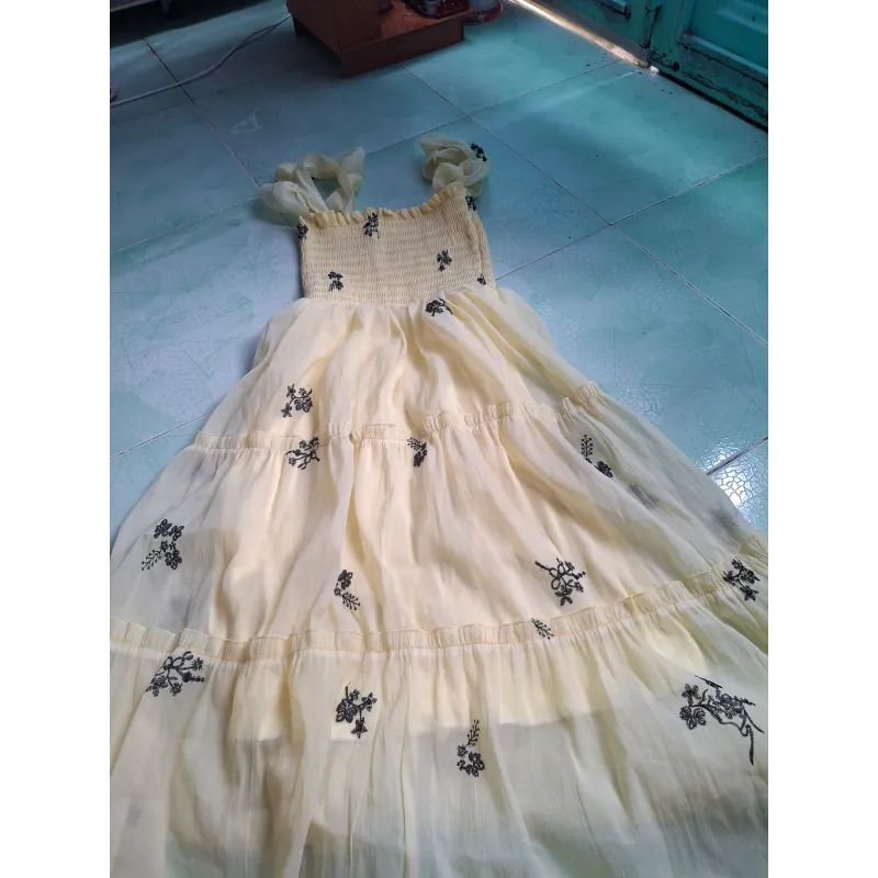 Đầm mới có cái mặc đươc một lần 777838