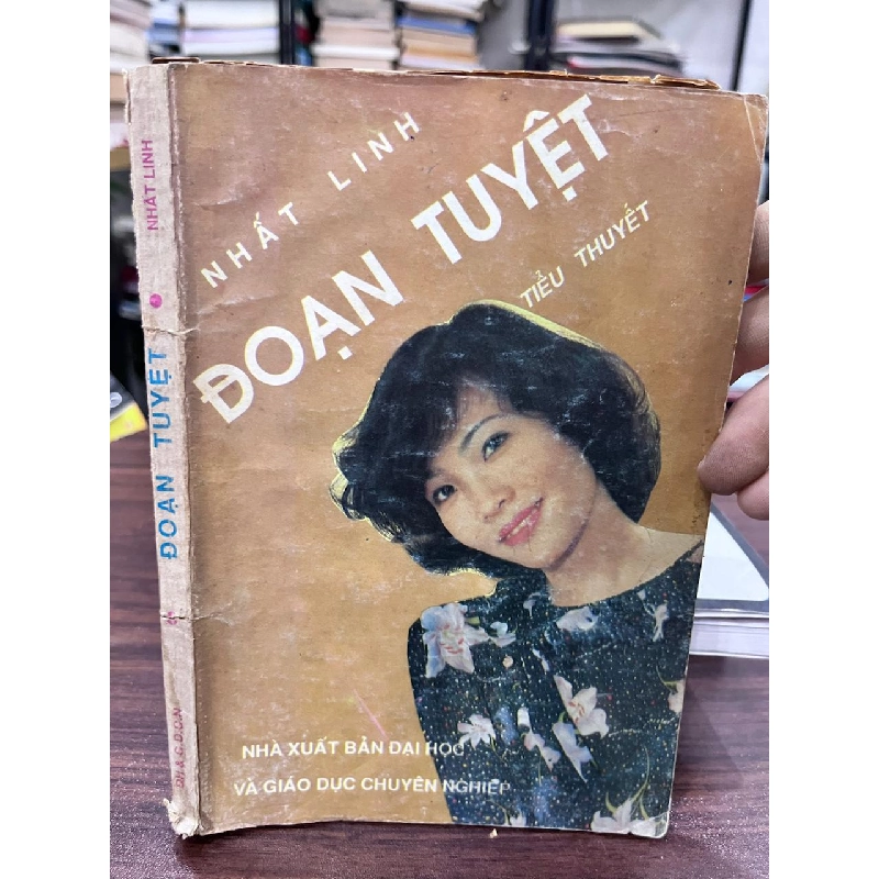 Đoạn Tuyệt - Nhất Linh 973589