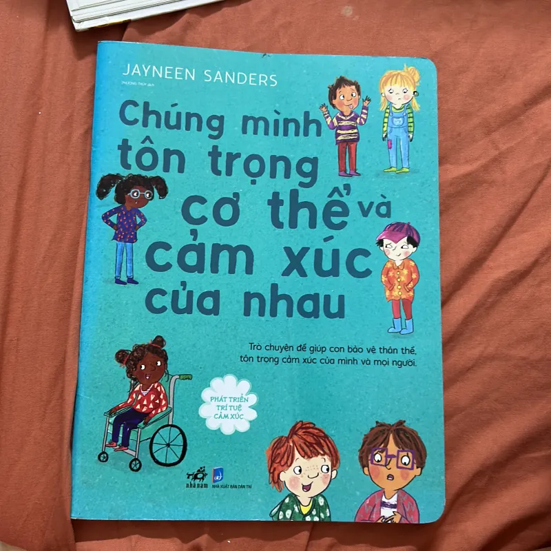 Sách hình cho bé- Chúng mình tôn trọng cơ thể và cảm xúc của nhau 1029773