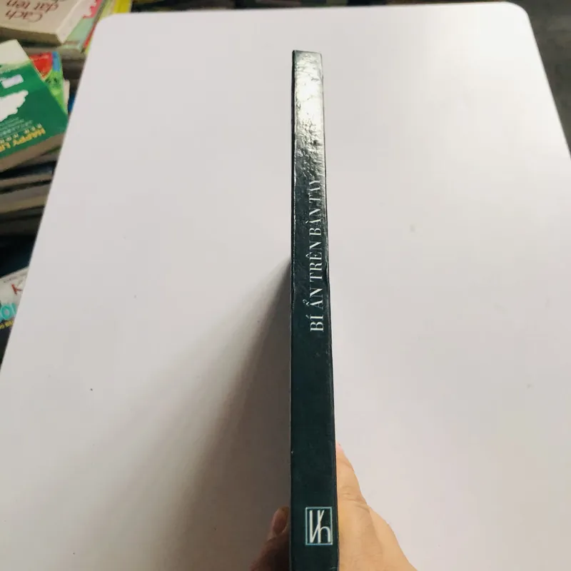 📘 BÍ ẨN TRÊN BÀN TAY – Đông A Sáng 594552