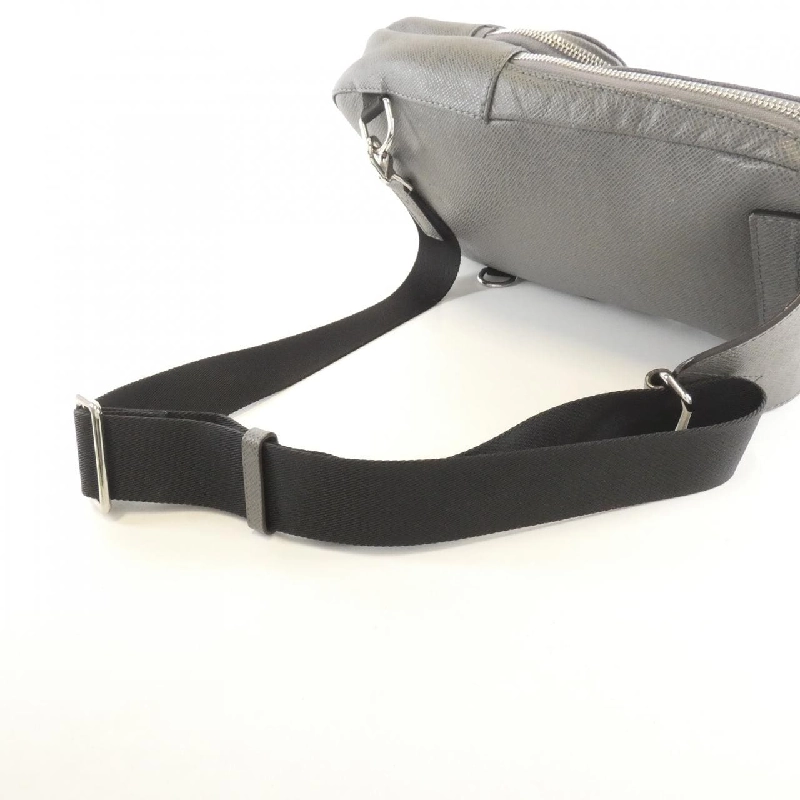 Túi đeo chéo Louis Vuitton Taiga Avenue M30801 - Hàng hiệu Authentic 764023