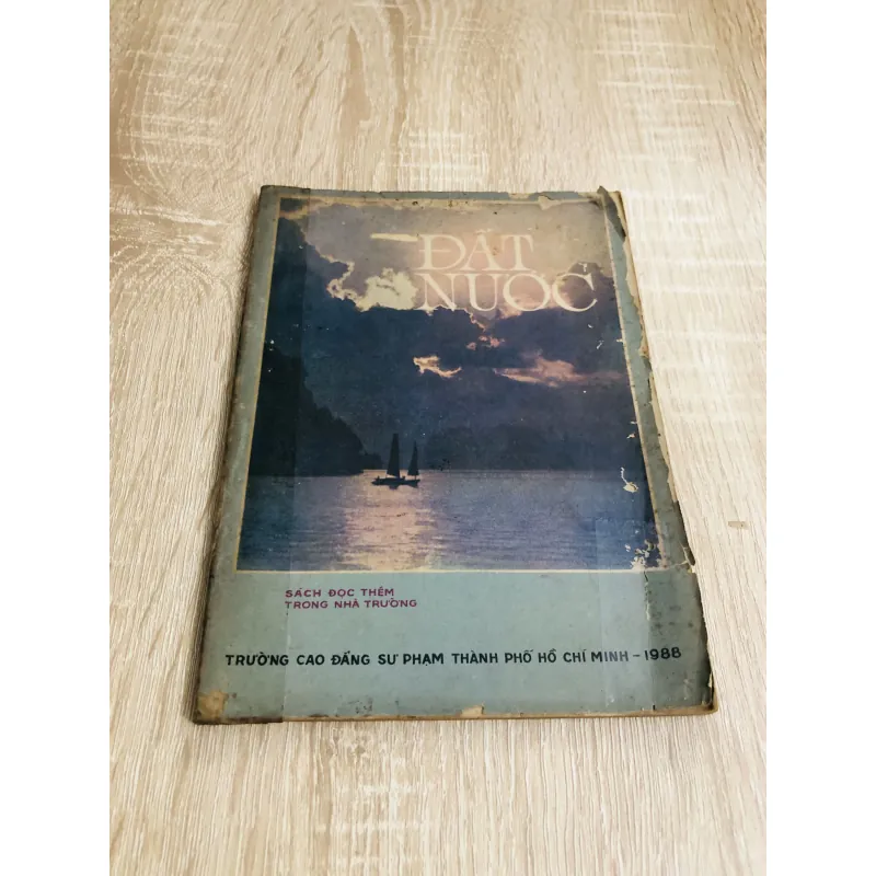 ĐẤT NƯỚC - NXB 1988 928941