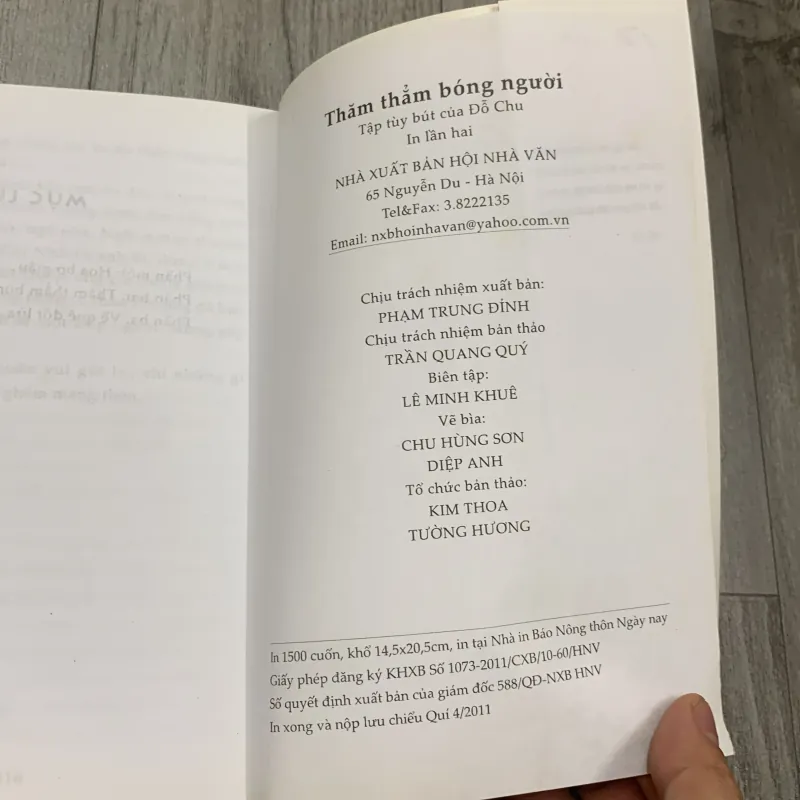 Thăm thẳm bóng người tuỳ bút. Có chữ ký tặng. 1a5 1002850