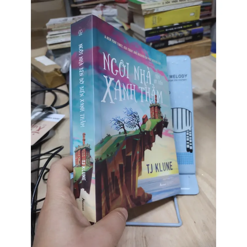 Sách: Ngôi nhà bên bờ biển xanh thẳm - TG: TJ Klune (B1) 795812