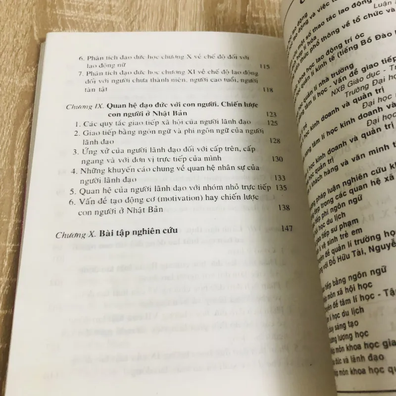 ĐẠO ĐỨC & LÃNH ĐẠO  957178