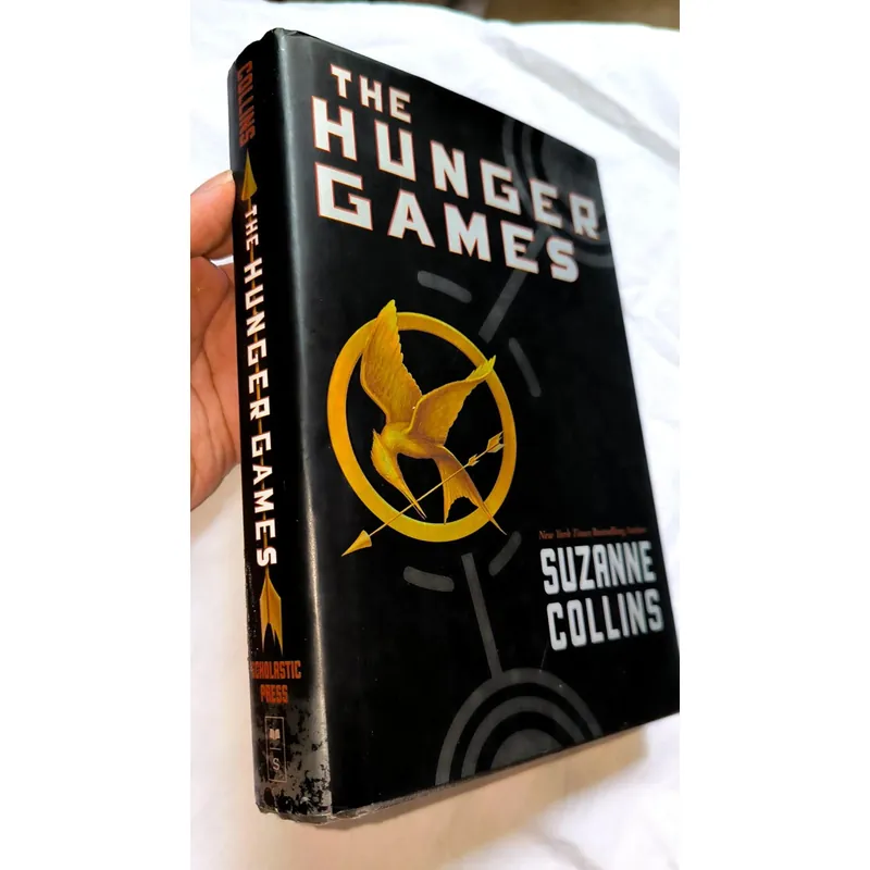 The Hunger Games - Suzanne Collins (bìa cứng) 732632