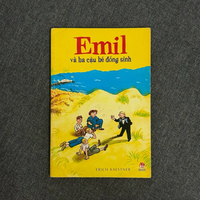 Emil và ba cậu bé đồng sinh - Erich Kaestner 1065189