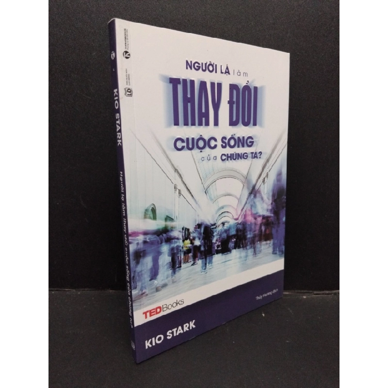 [Phiên Chợ Sách Cũ] Người lạ làm thay đổi cuộc sống của chúng ta 2017 2303 425543