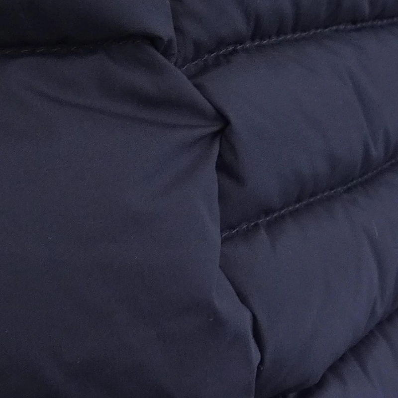 Áo khoác lông vũ MONCLER 642098