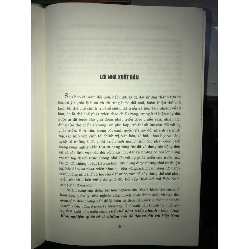 Thể chế phát triển nhanh - bền vững: Kinh nghiệm quốc tế và những vấn đề đặt ra đối với… 704982