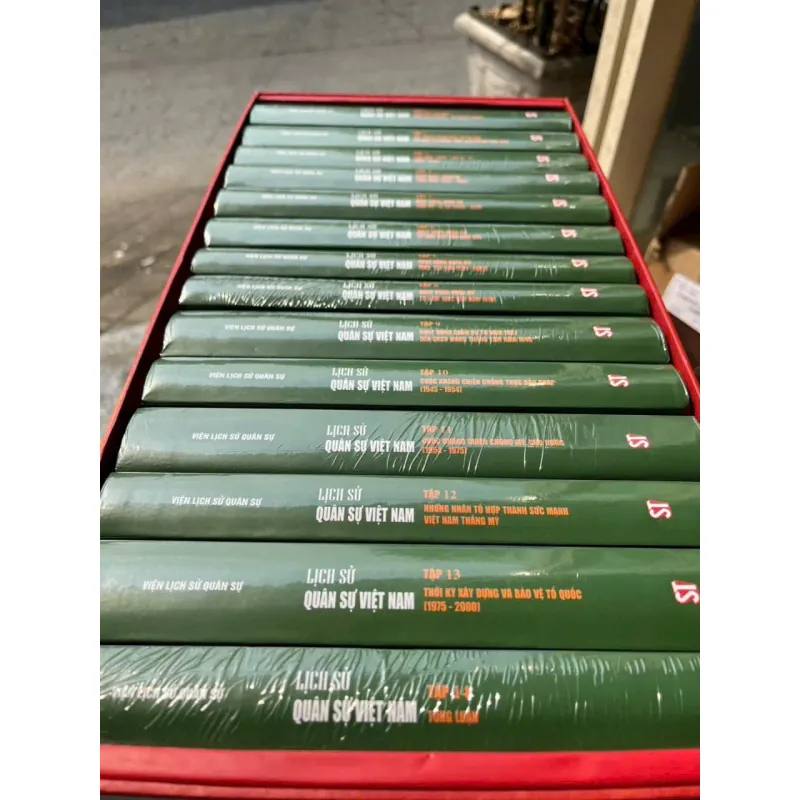 Lịch Sử Quân Sự Việt Nam bìa cứng 996556