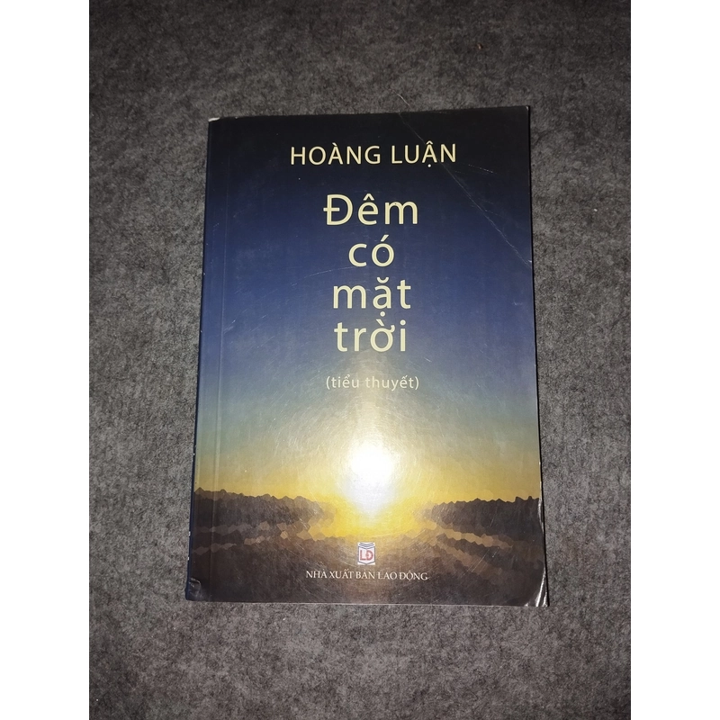 ĐÊM CÓ MẶT TRỜI - HOÀNG LUẬN 538081