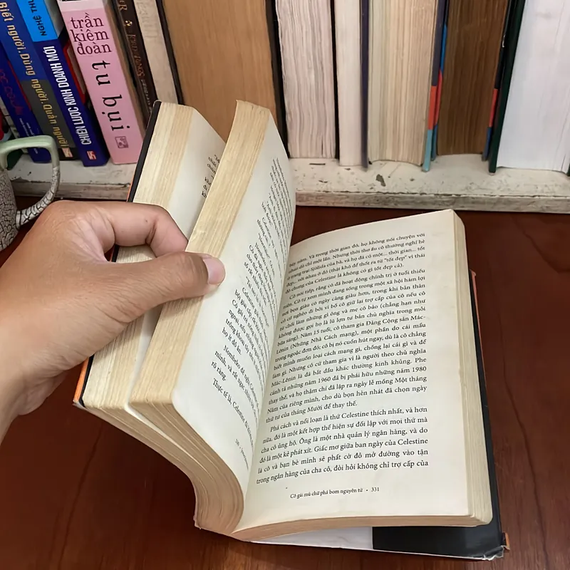 II Tiểu Thuyết: Cô Gái Mù Chữ Phá Bom Nguyên Tử - JONAS JONASSON - 2018 576365