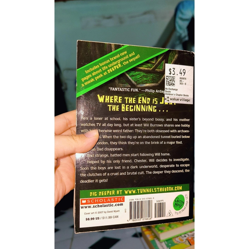 NYT Bestseller - Ngoại văn Tunnels 502914