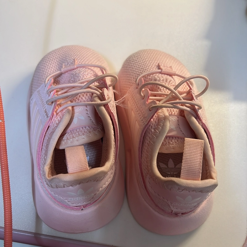 Giày Adidas bé gái,size 19 màu hồng siêu xinh, êm chân dành cho bé từ 9-18tháng 518779