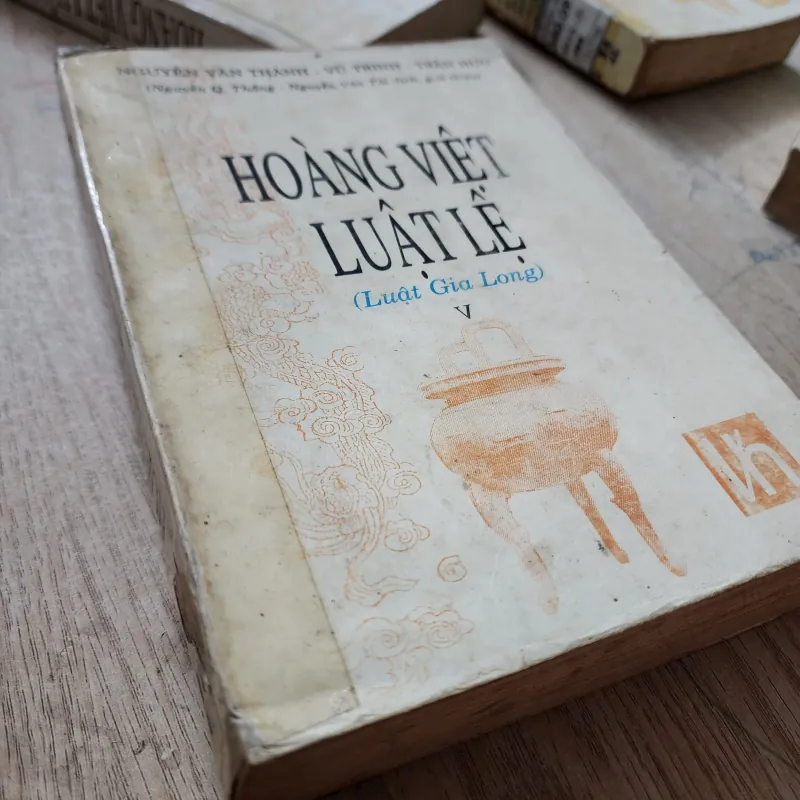 Hoàng việt luật lệ | nguyễn văn thành. Vũ trinh. Trần hựu | 1994 1012803
