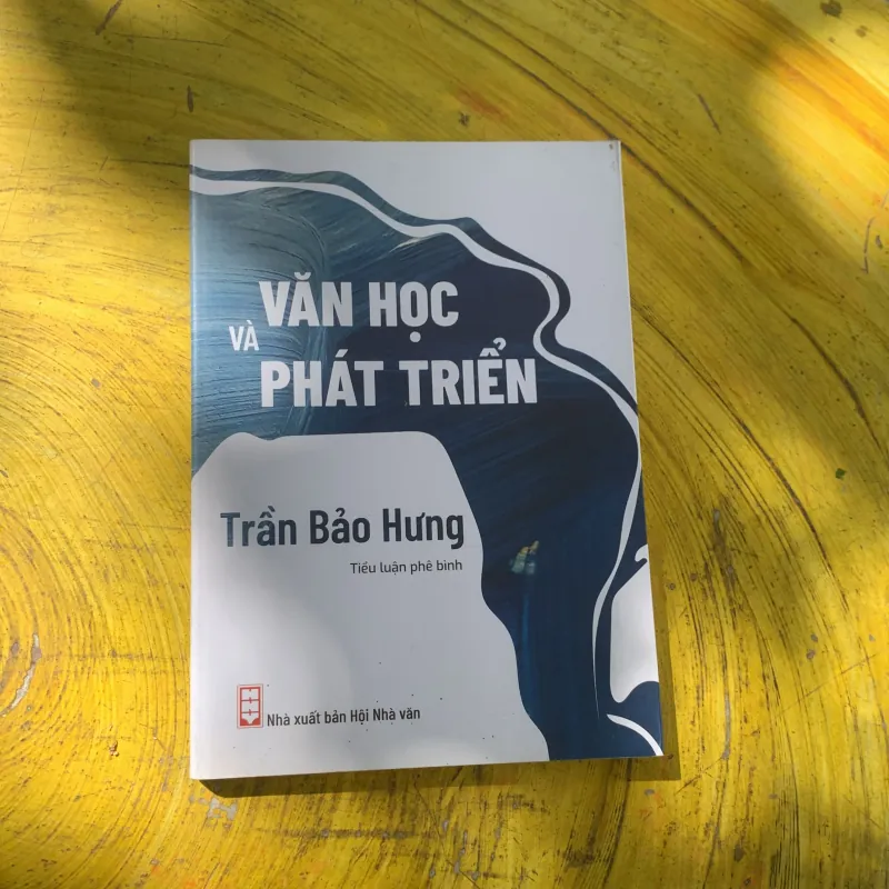 VĂN HỌC & PHÁT TRIỂN- TRẦN BẢO HƯNG- lý luận và phê bình văn học  784293