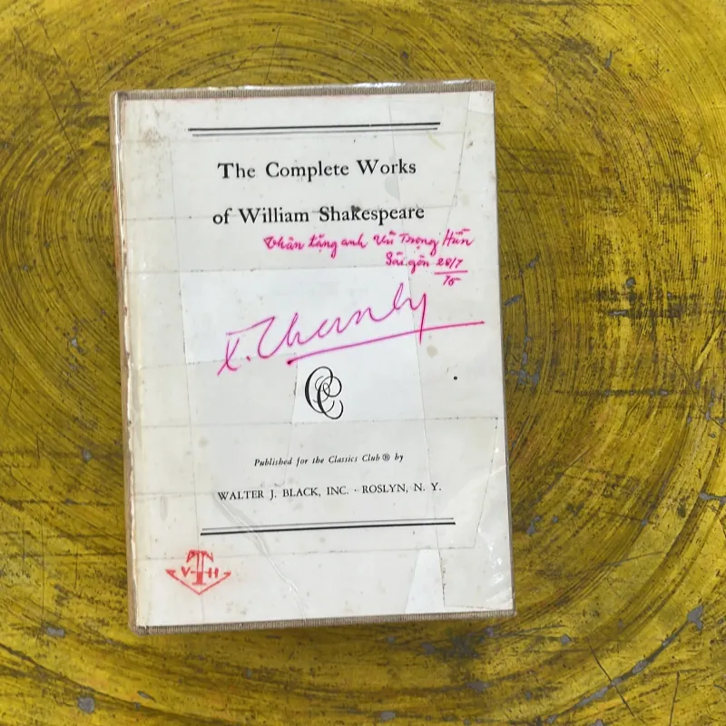 THE COMPLETE WORKS OF WILLIAM SHAKESPEARE 1002500