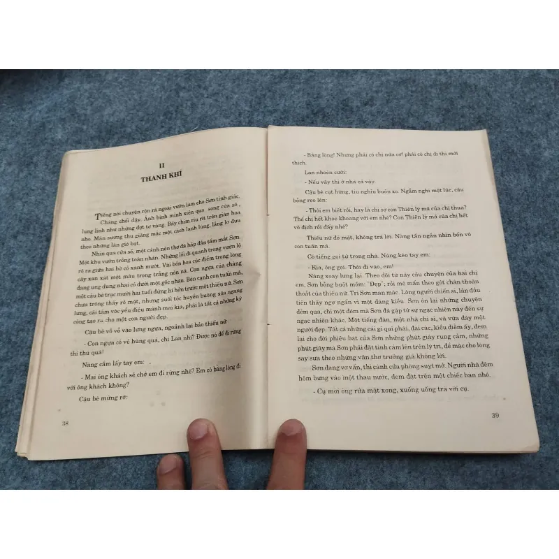 THẨM THỆ HÀ: THÂN THẾ VÀ VĂN NGHIỆP 936837