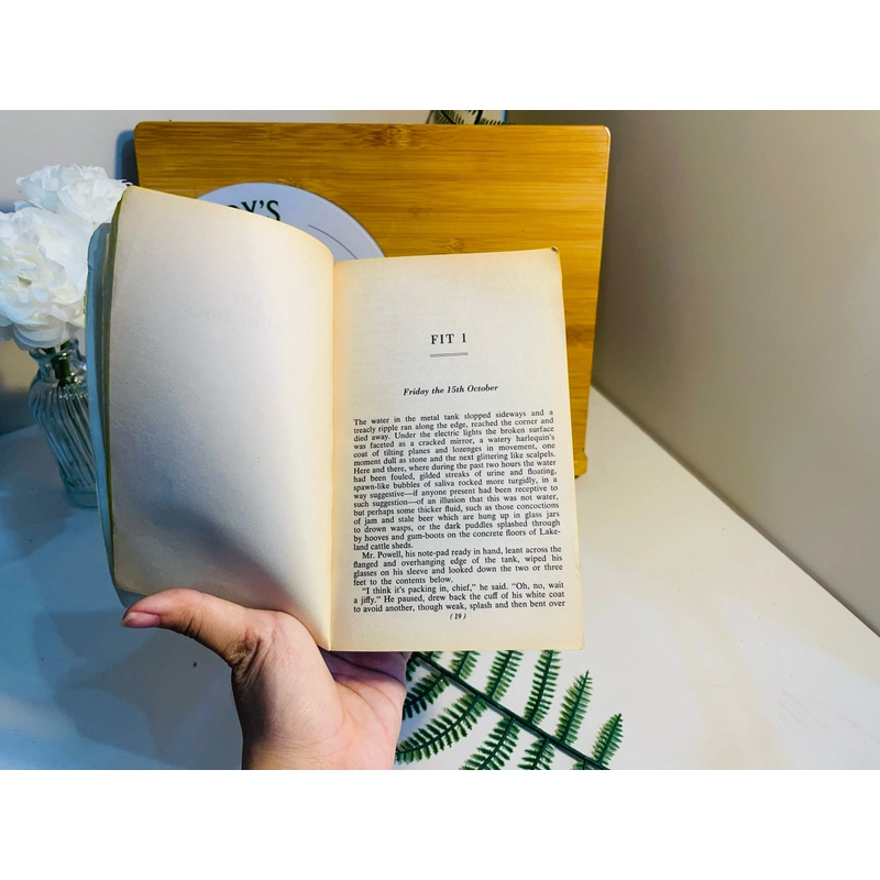 [Sách 2hand từ US] Like new 80% -  The Plague Dogs _ Richard Adams 474502