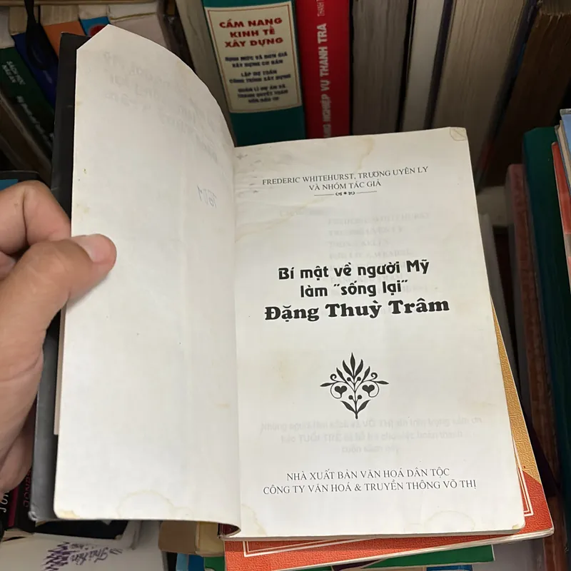 II Bí Mật Cuộc Đời Người Mỹ Làm “Sống Lại” Đặng Thuỳ Trâm - FREDERIC WHITEHURST - 2005 675182