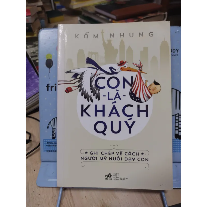 Sách: Con là khách quý - TG: Kẩm Nhung (B1) 781919