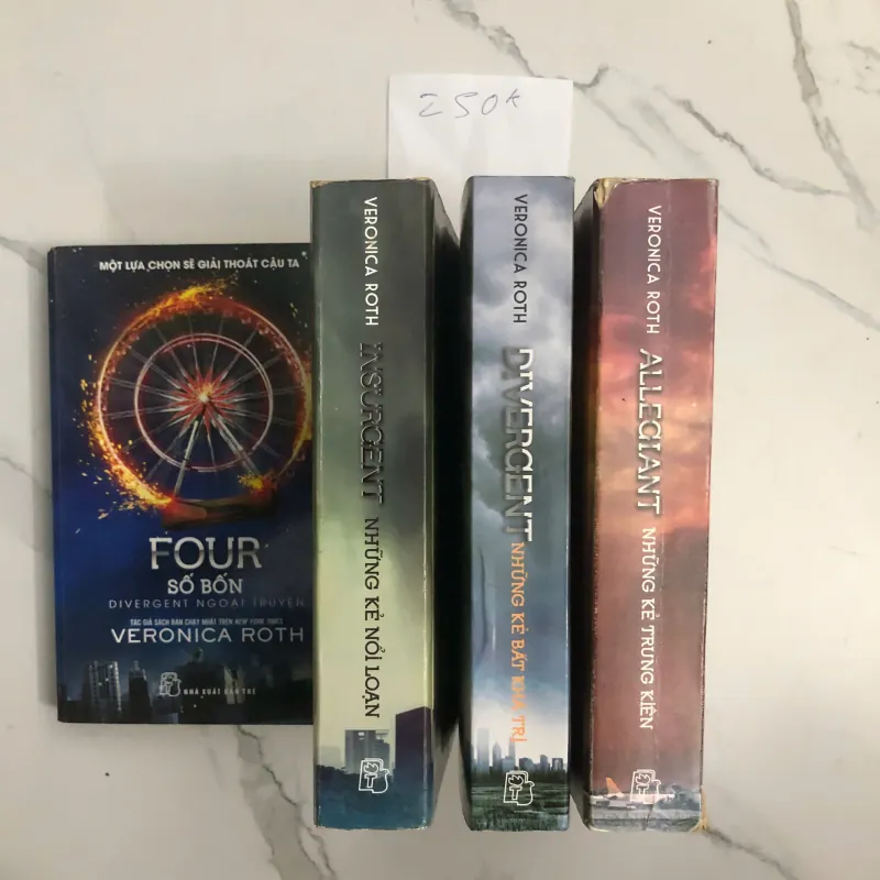 Divergent Series (Dị Giáo): Divergent, Insurgent, Allegiant & Four 602260