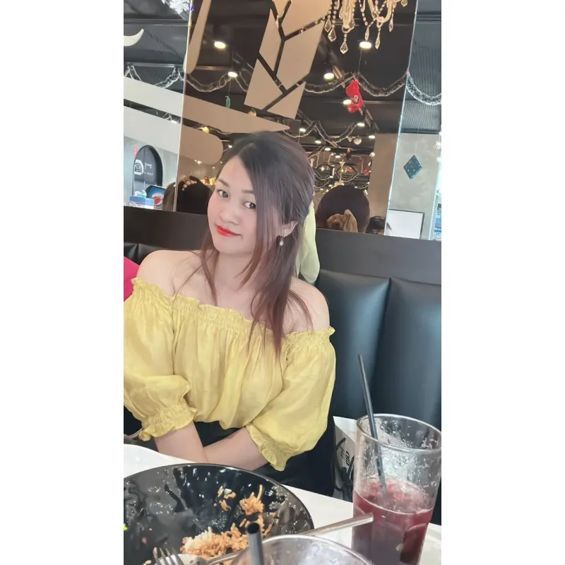 Áo crop top hở vai 930974