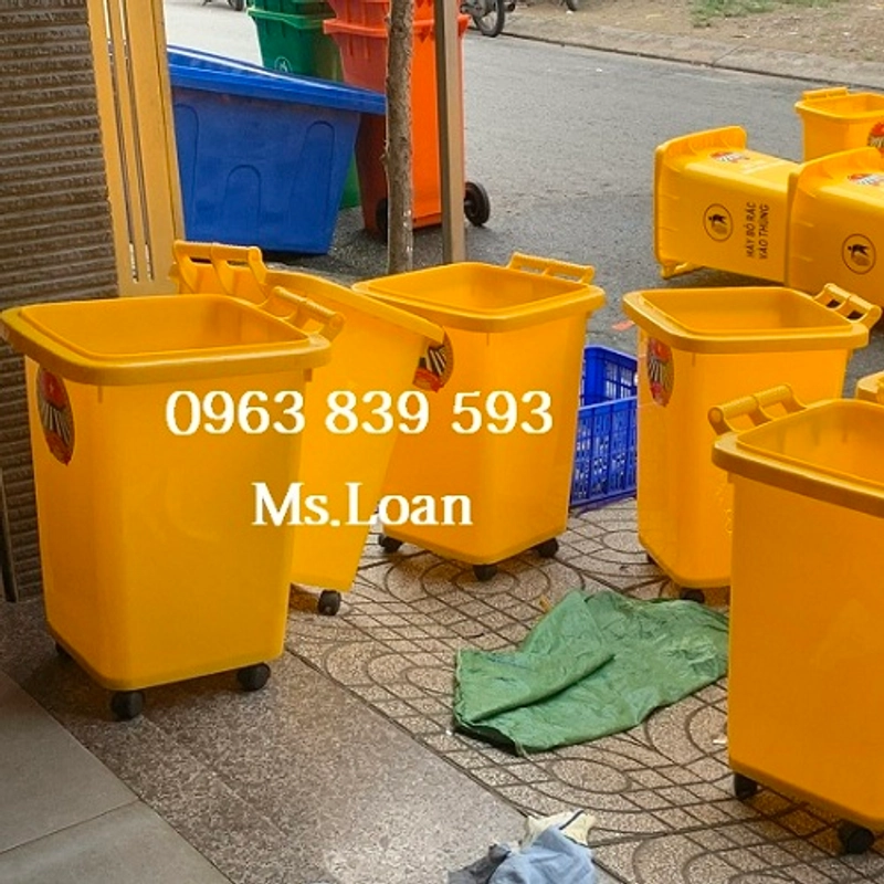 Thùng rác nhựa 60L nắp kín có bánh xe mới 100% 545154