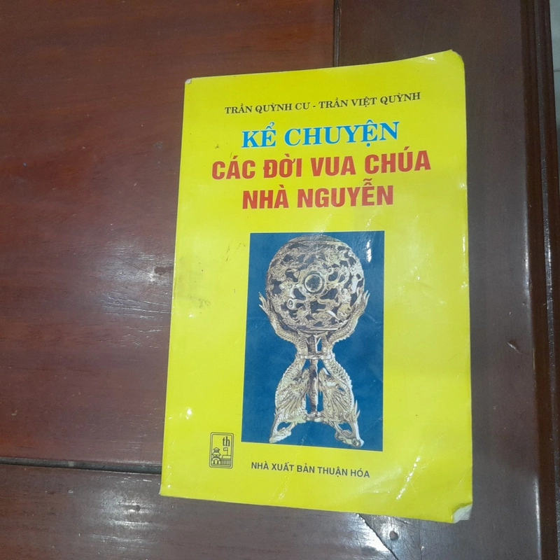 Trần Quỳnh Cư, Trần Việt Quỳnh - KỂ CHUYỆN CÁC ĐỜI VUA CHÚA NHÀ NGUYỄN 548247