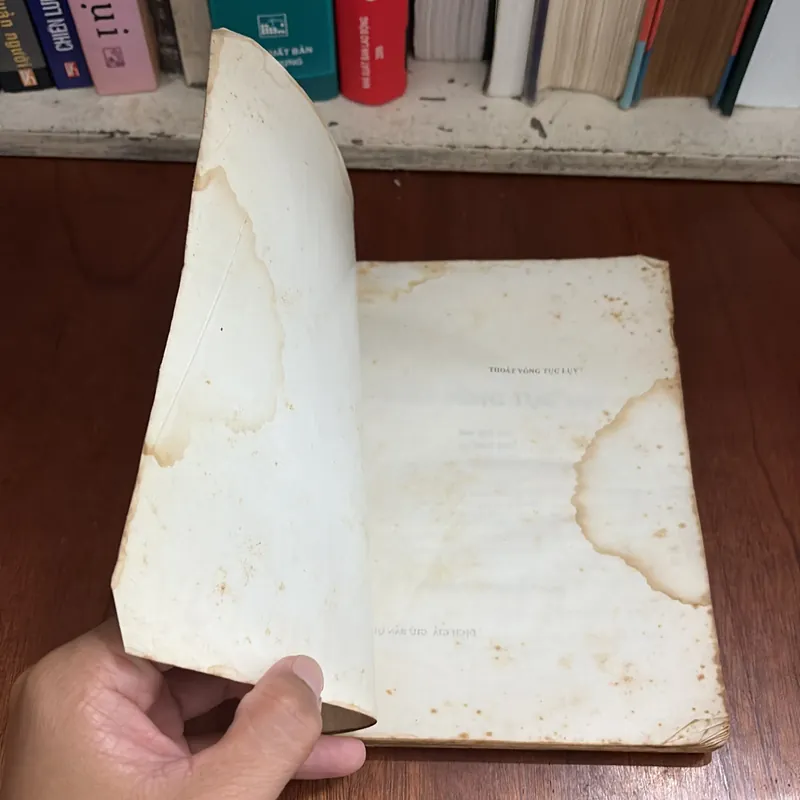 II Sách Phật Giáo: Thoát Vòng Tục Luỵ - Quảng Độ (Dịch Giả) - PL. 2521 • 1977 631392