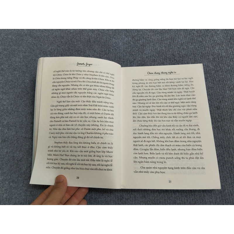 CHÂN DUNG CHÀNG NGHỆ SĨ - JAMES JOYCE 478679