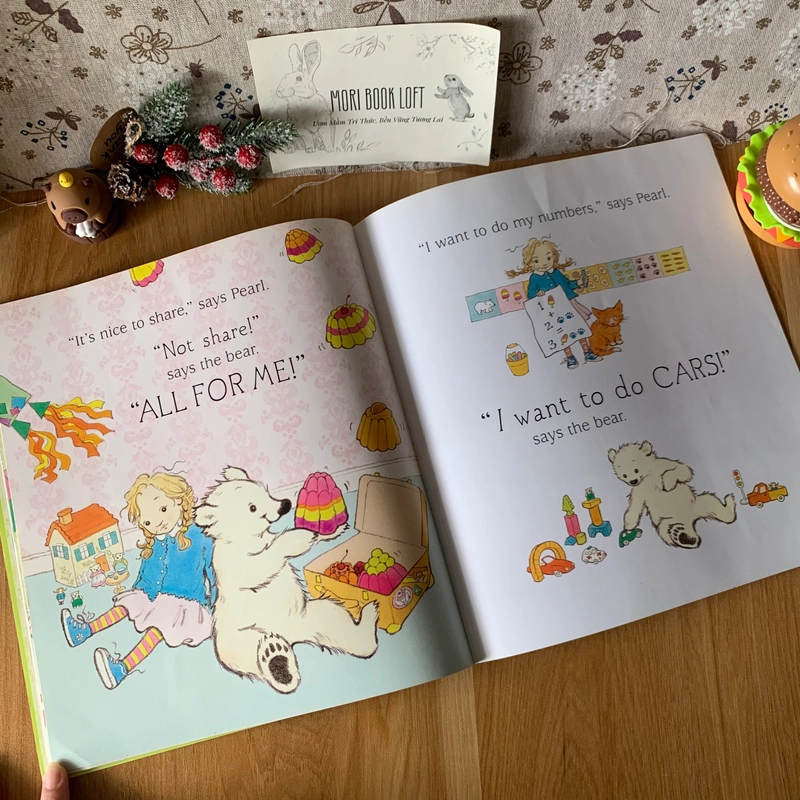 Sách tranh The Bear with Sticky Paws Goes to School, Used, Picture Book For Kids 444116