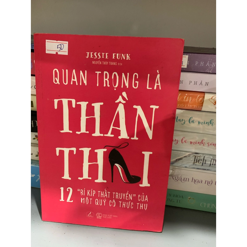 Sách Quan trọng là thần thái 463428