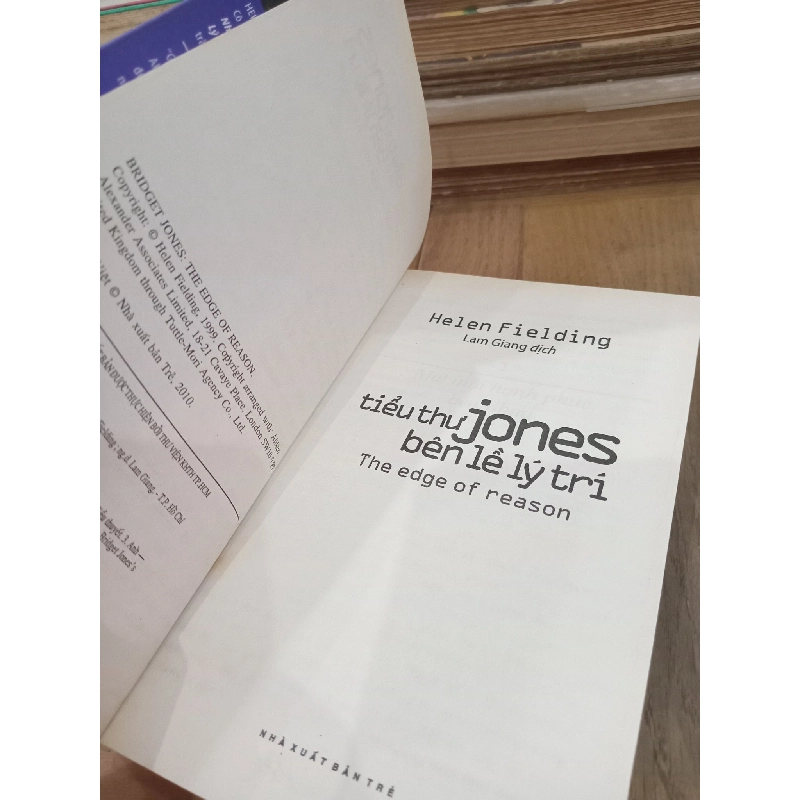 Tiểu thư jones bên lề lý trí - Helen Fielding 975004