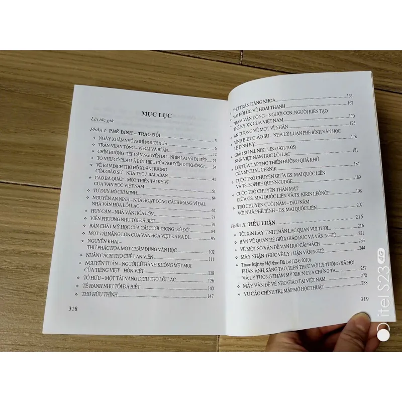 Tiểu luận & phê bình văn học 746205