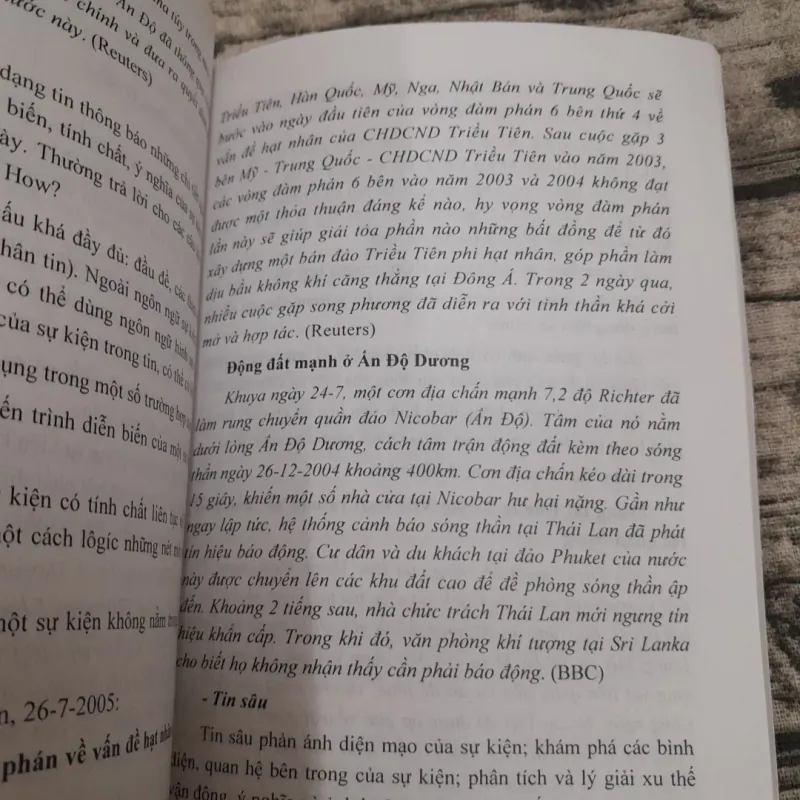 Giáo trình Thông tin Cổ động. Chủ biên PGS Tiến sỹ Hoàng Quốc Bảo - Học viện Báo Chí  750704