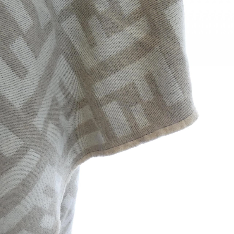 【Khuyến mãi】FENDI Cape 637398