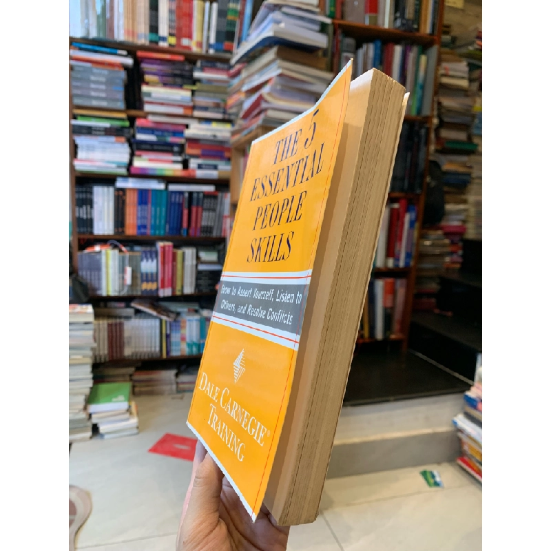 THE 5 ESSENTIAL PEOPLE SKILLS: How to Assert Yourself, Listen to Others, and Resolve Conflicts - Dale Carnegie 297206