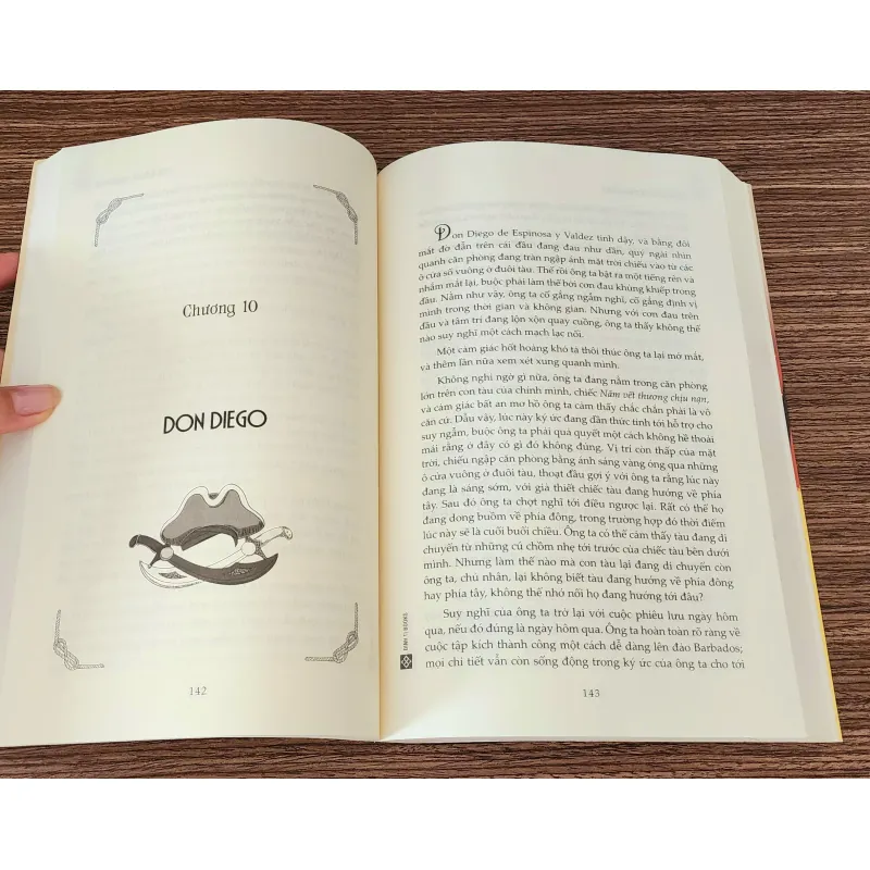 Tiểu thuyết phiêu lưu THUYỀN TRƯỞNG BLOOD (Rafael Sabatini) 993745