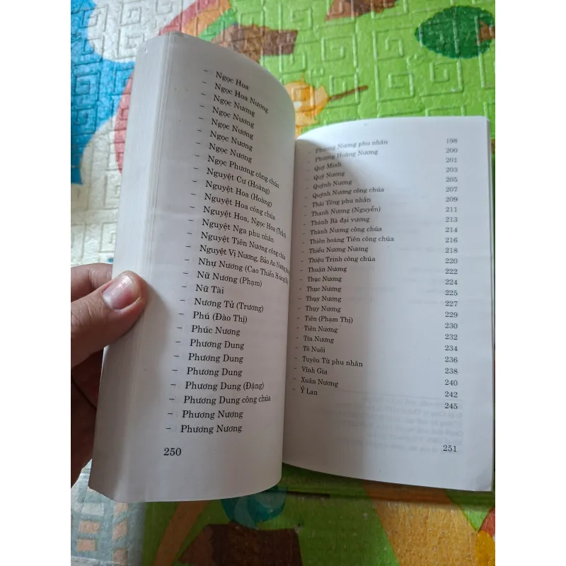 Lược truyện các bà Thành hoàng làng Việt Nam 980878