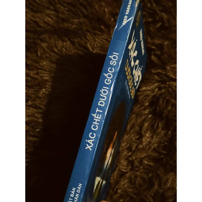 Xác chết dưới gốc sồi 699362