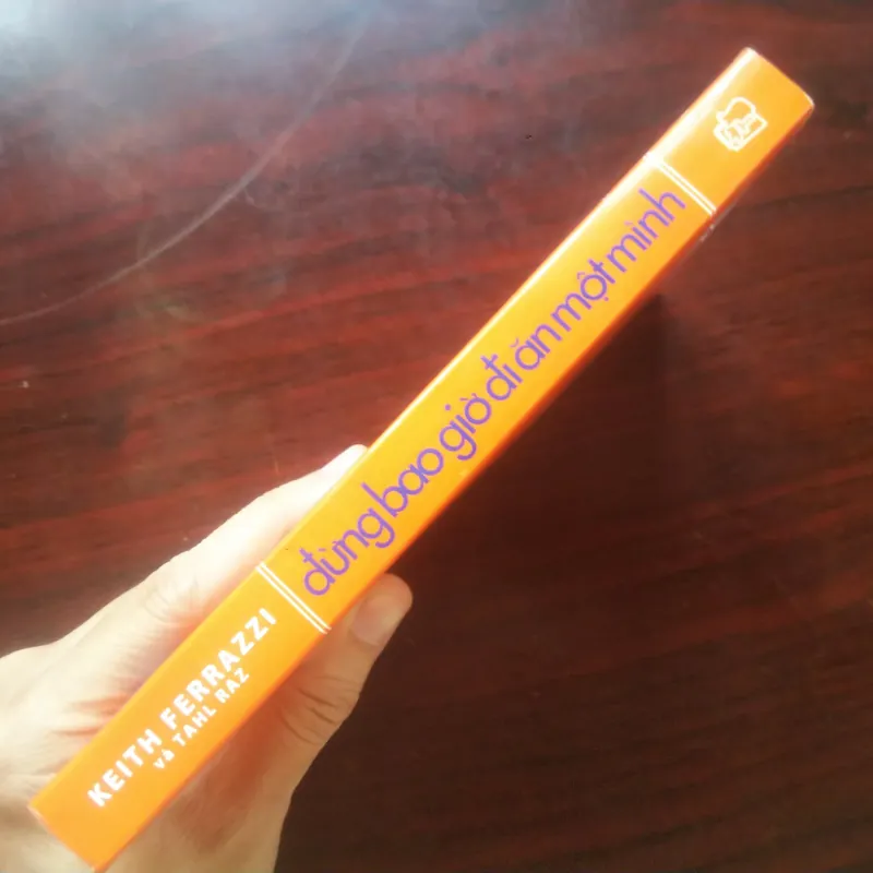 [Sách Quản Trị] Never Eat Alone - Đừng Bao Giờ Đi Ăn Một Mình (Keith Ferrazzi) 992327