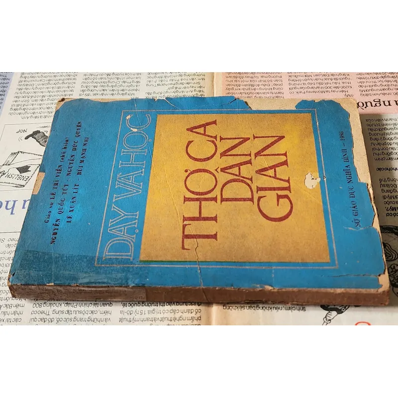 Dạy và học: Thơ ca dân gian - Giáo sư Lê Trí Viễn làm chủ biên 704199