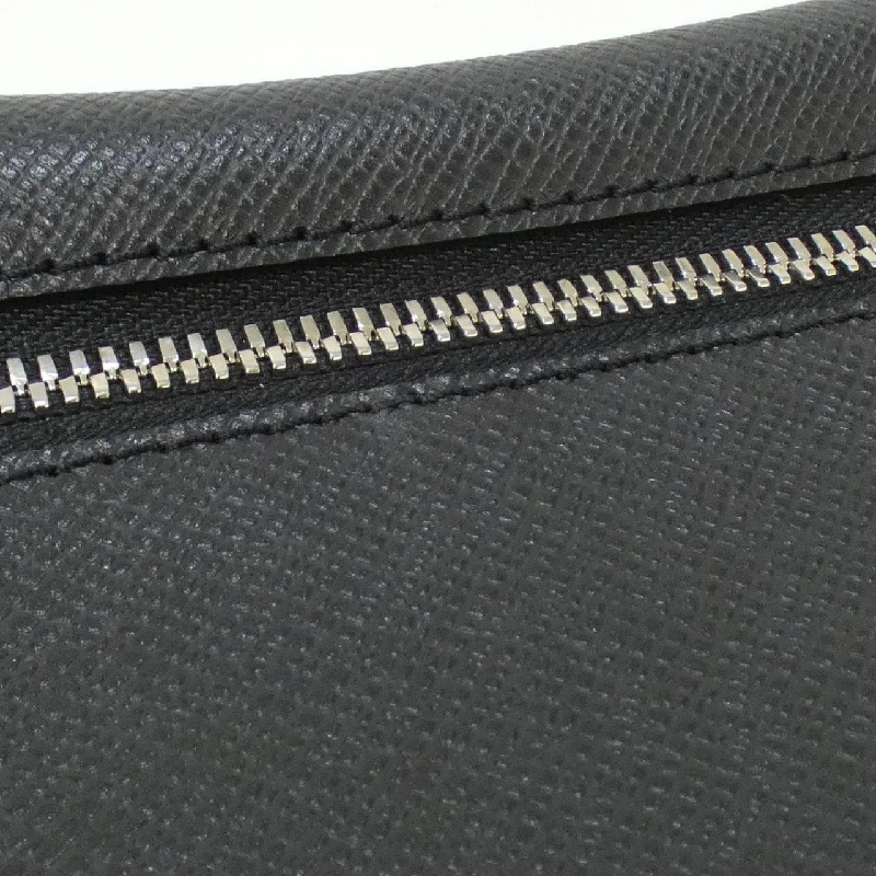 Túi xách Louis Vuitton Taiga Pochette Kasai M30441 608401