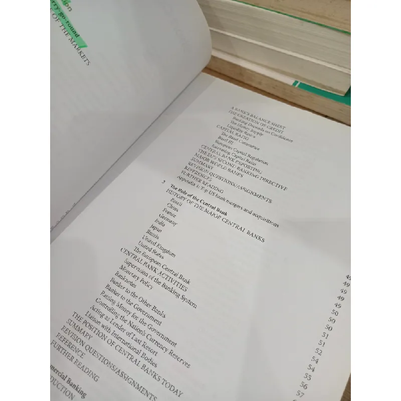 An introduction to global financial markets - Stephen Valdez, Philip Molyneux 702594