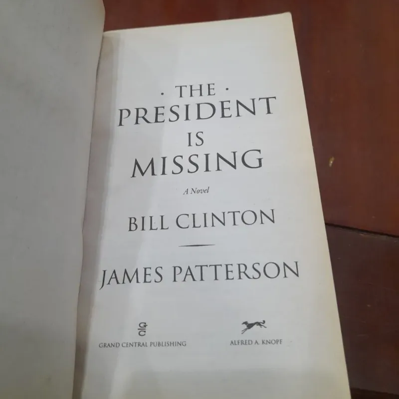 Bill Clinton & James Patterson - THE PRESIDENT IS MISSING 781635