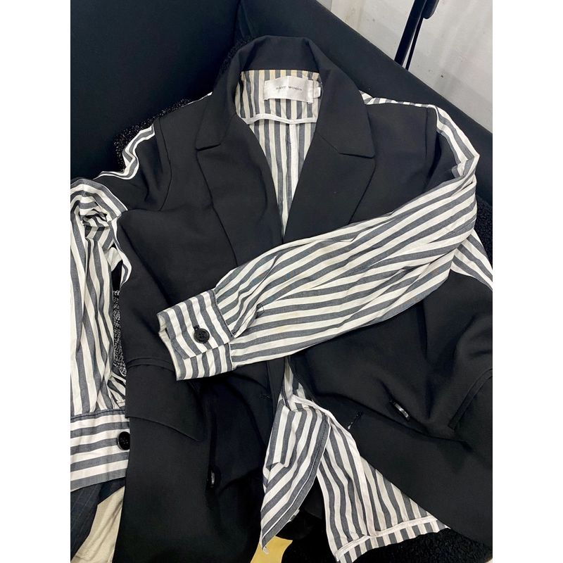 Áo blazer đen phối sọc 548936