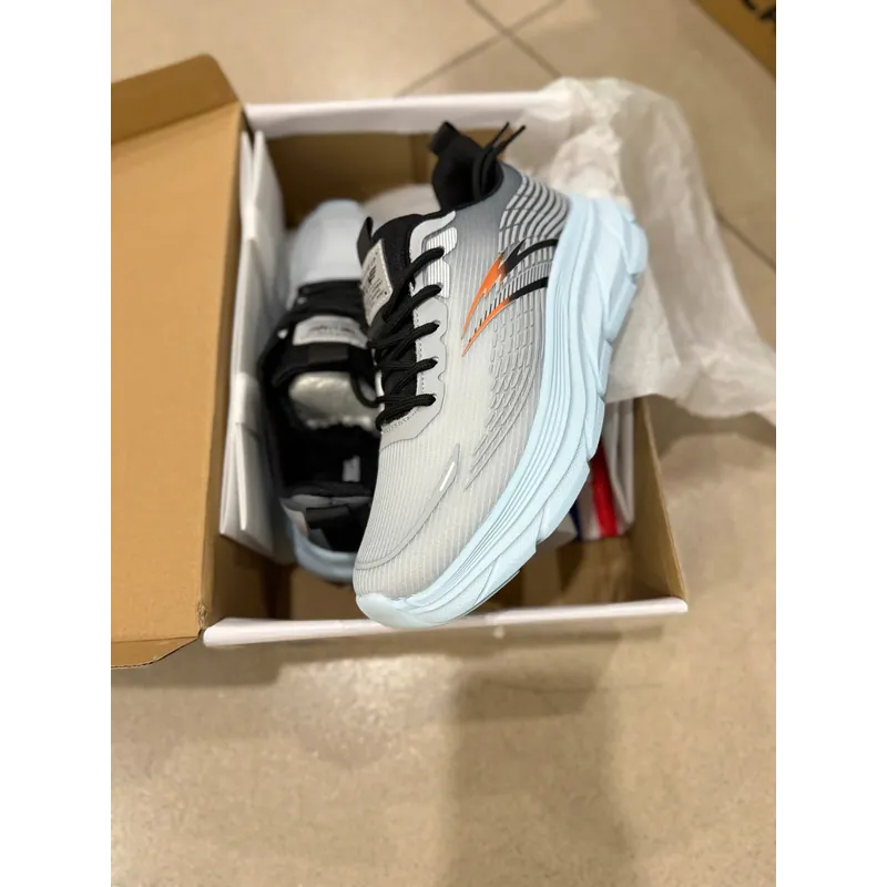 Giày thể thao nữ - size 38 (mới) 697218